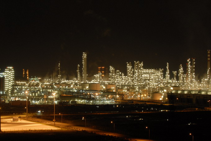 環(huan)氧漆-廣東(dong)某煉油項(xiang)目