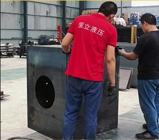 大型液壓(ya)站 國立液壓(ya)，為機械企業(ye)提供動力